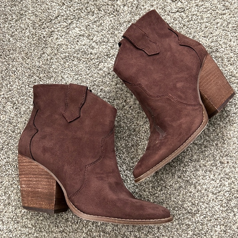 Chinese Laundry Size 9 bootie, maroon/brown